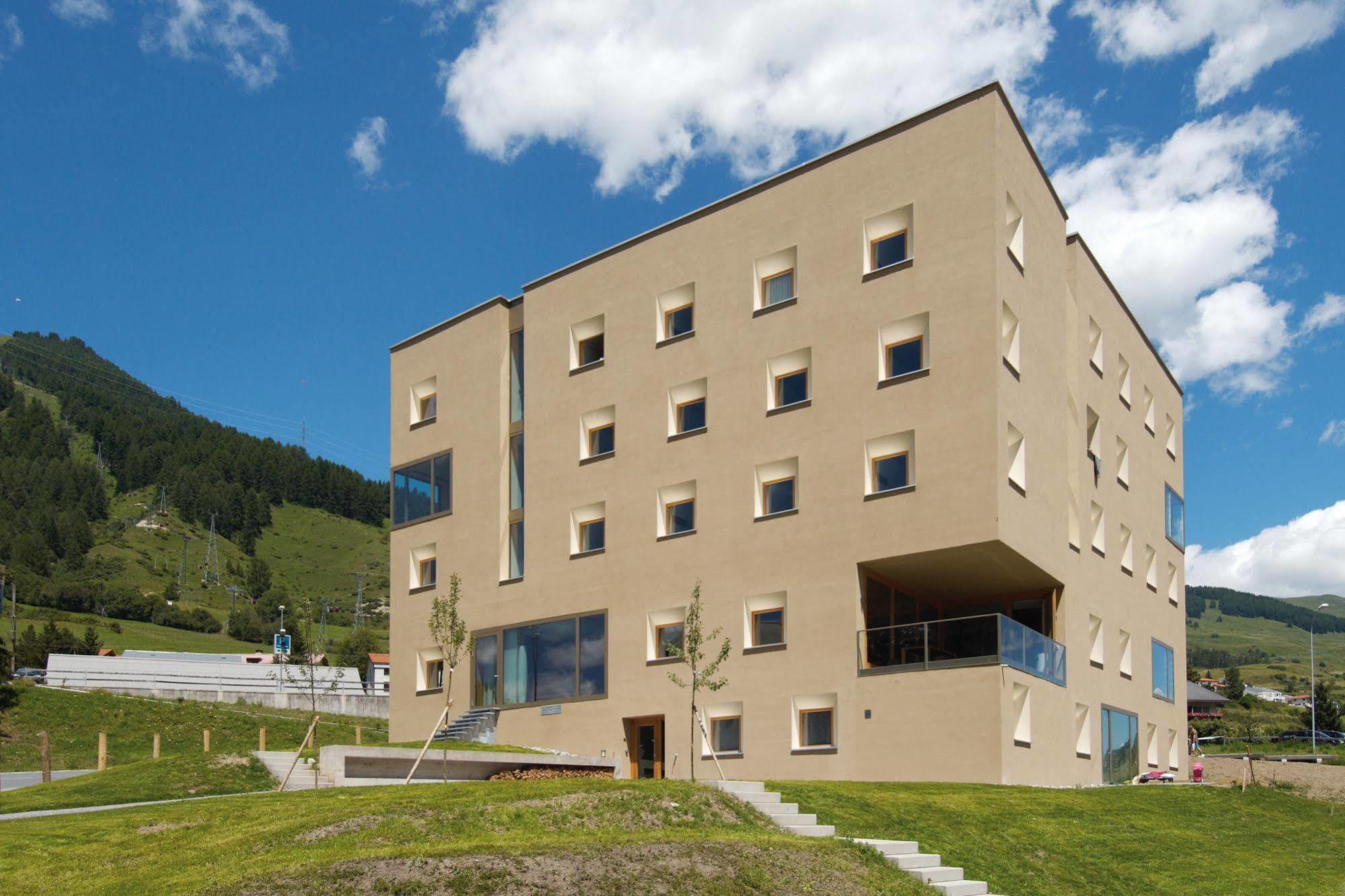 Scuol Youth Hostel Ngoại thất bức ảnh
